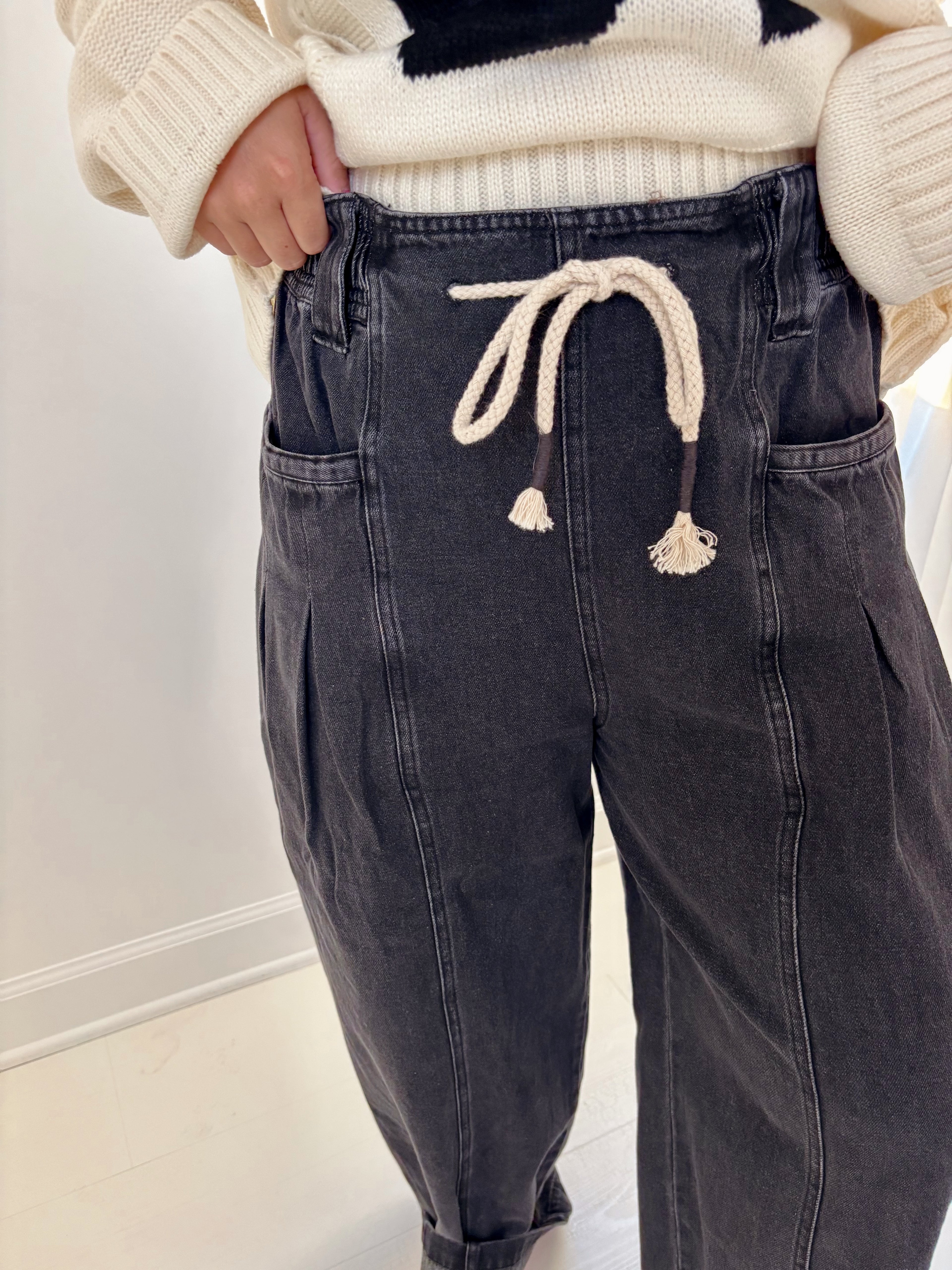 Davi Pleated Barrel Jeans